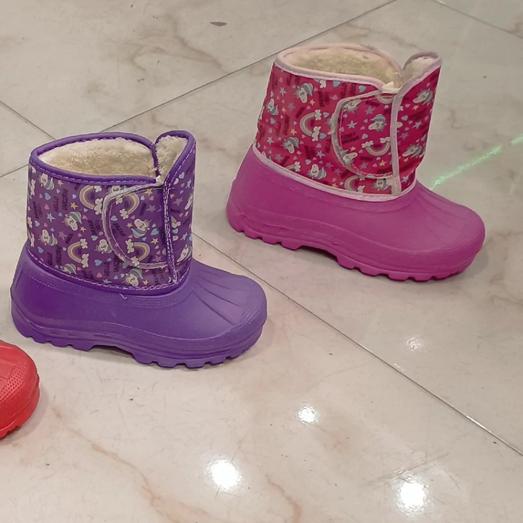 چکمه خزدار صورتی گرم و نرم و راحت و بسیار سبک