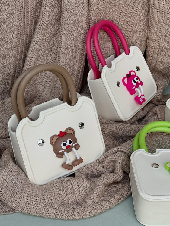 کیف دخترانه استیکردار