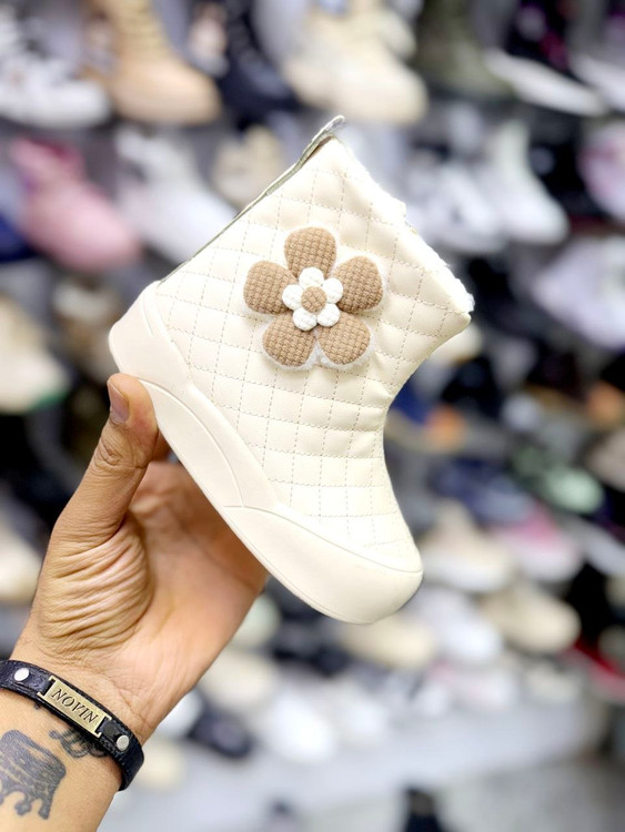 نیم بوت خزدار دخترانه گرم و نرم و سبک و بادوام