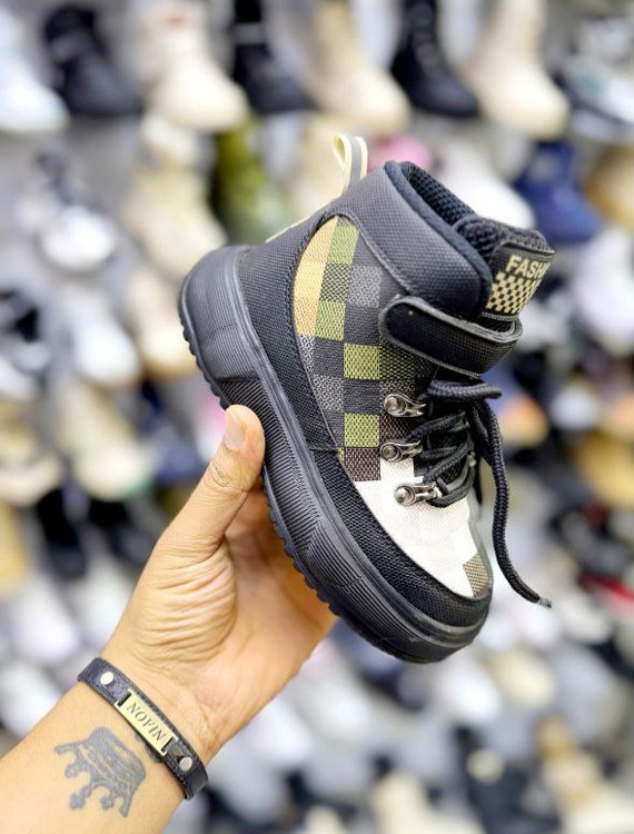 نیم بوت پسرانه و دخترانه ، زیبا و بادوام و فوقالعاده راحت و باکیفیت