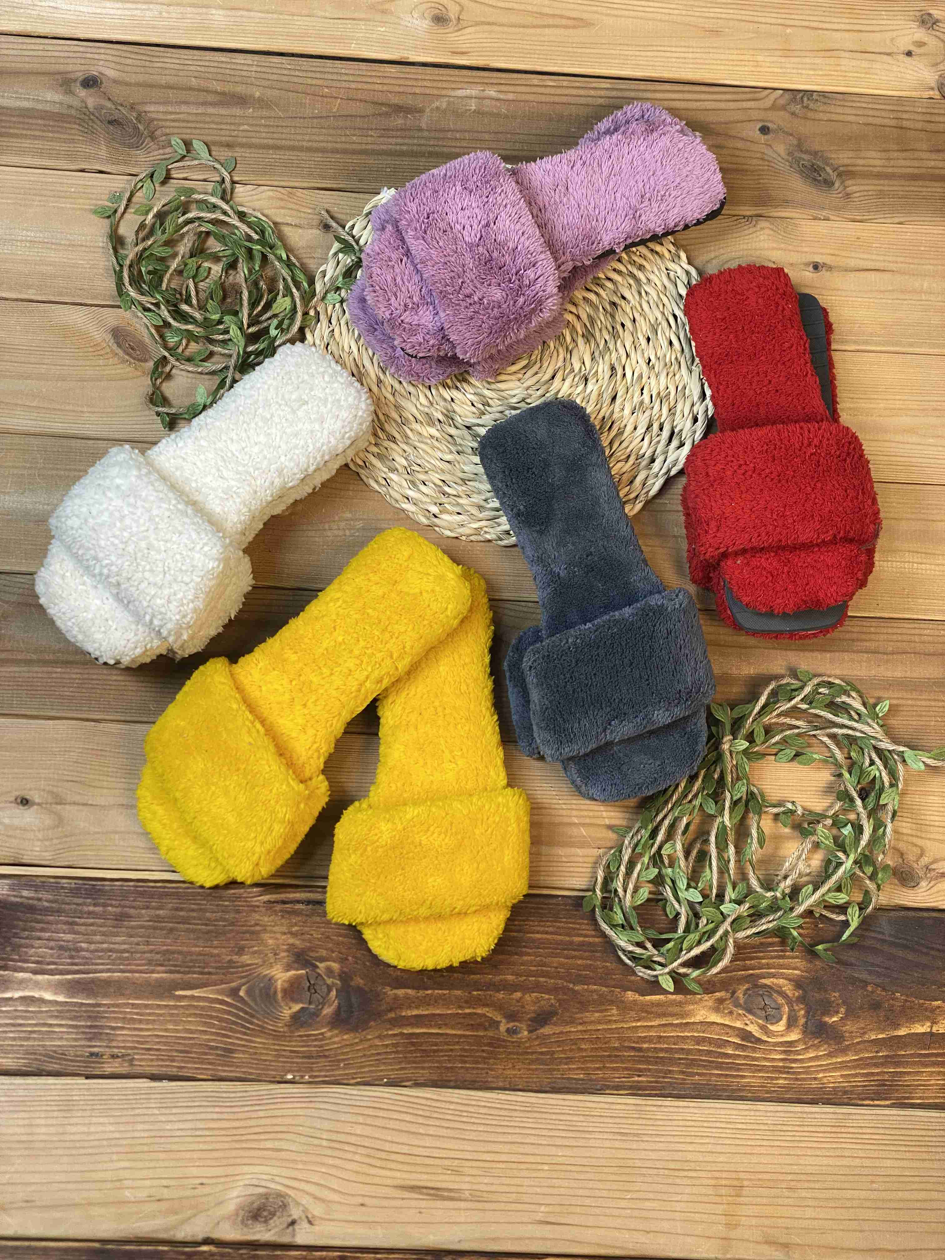 دمپایی حوله ای دخترانه و زنانه